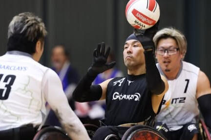 Travis sandwiched between Japan legends Ikezaki and Shimakawa